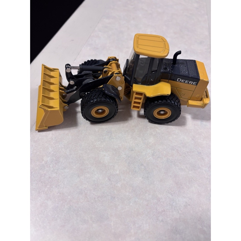ERTL John Deere Die-Cast Wheel Loader Scale Model Rubber Wheels - Picture 4 of 9